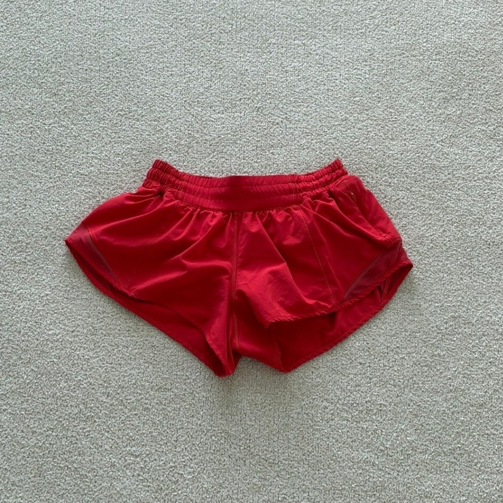 lululemon Hotty Hot LR Short 2.5" size 6 in Hot Heat